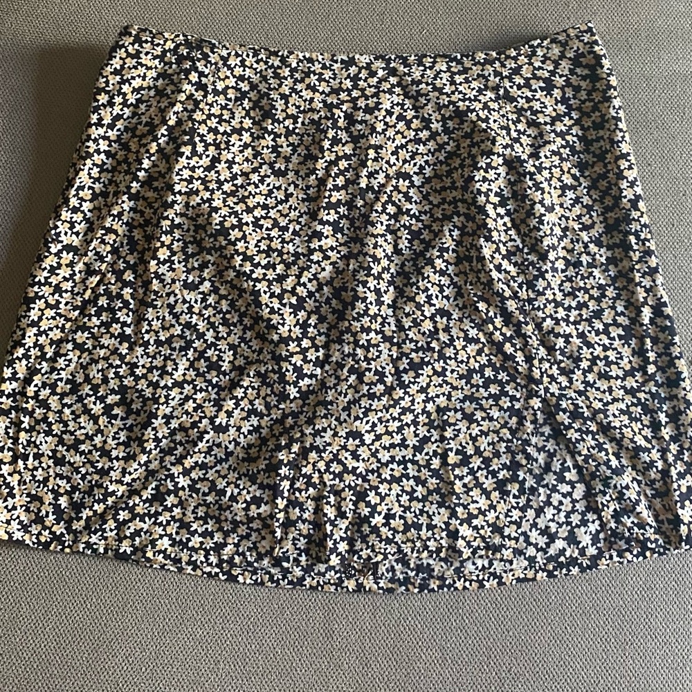 Floral Mini Skirt w/ slit
